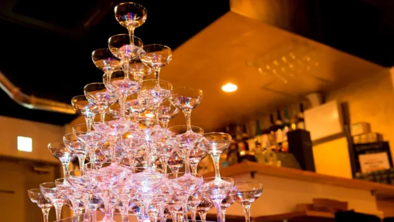 渋谷×貸切DJパーティー「渋谷ガーデンパティオ」シャンパンタワー