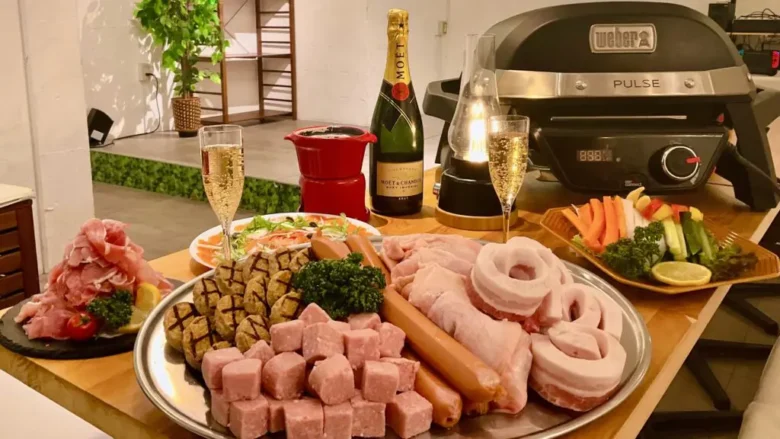 渋谷の貸切で歓迎会/送別会をするなら『渋谷ガーデンパティオ』当店は飲み放題付きのコースですので歓迎会や送別会などの大人数での貸切には最適です！貸切にすると音響機器やマイク・プロジェクターなどが【無料】でご利用いただけます！