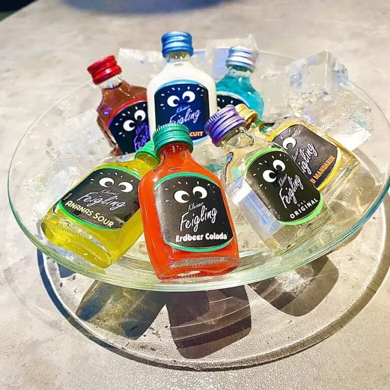 渋谷で70人で入れる貸切パーティー会場『渋谷ガーデンパティオ』貸切利用で特典さまざま！マイク・プロジェクターはもちろん横断幕やシャンパンタワーまで！