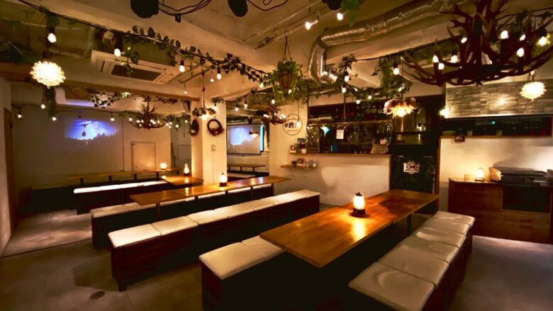 渋谷の貸切でパーティールームをお探しなら「渋谷ガーデンパティオ」がおすすめ！広々とした空間でゆったりと貸切を楽しめます♪貸切でのご利用で音響機器やマイク・プロジェクター・カラオケ・ゲーム機などが「無料」でご利用いただけます！