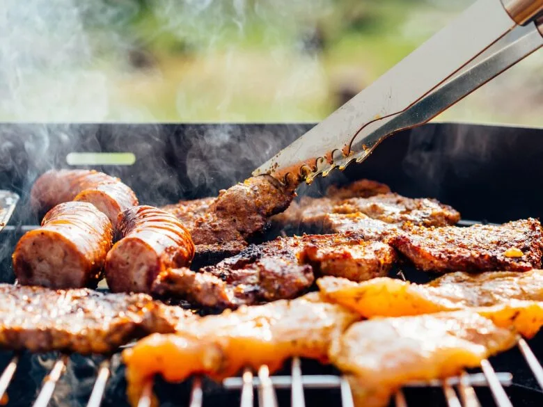 夏のBBQ服装イメージ